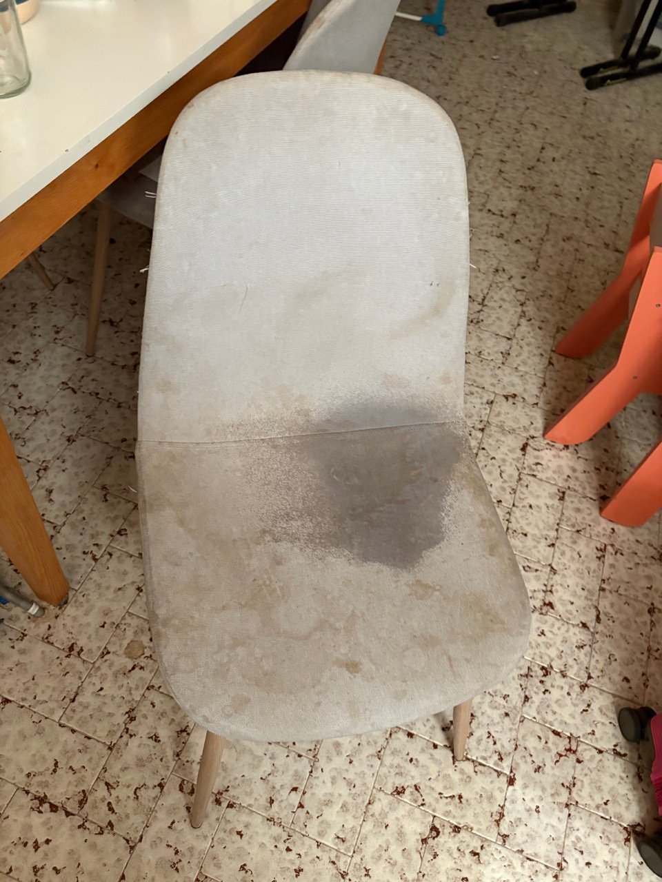 Chaise avant nettoyage CrasseBusters